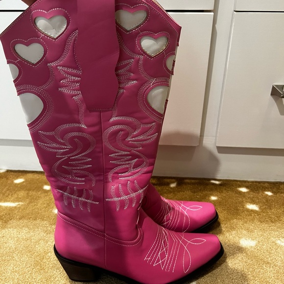 Pink heart boots BNWOT - Picture 2 of 6